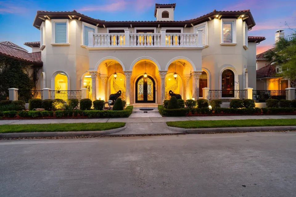 6 Bed 6 Bath Established Contemporary Home in League City, TX - 2