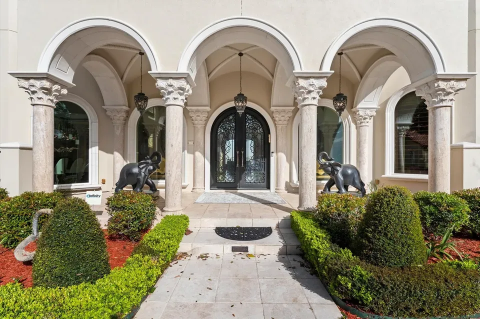 6 Bed 6 Bath Established Contemporary Home in League City, TX - 4