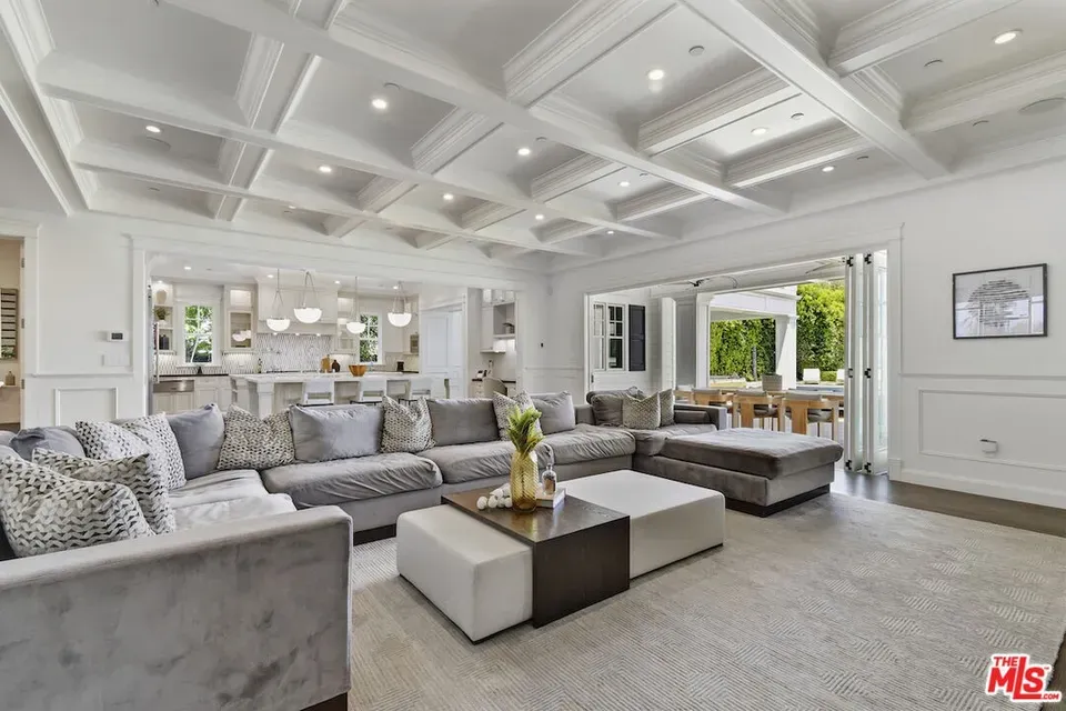 6 Bed 6 Bath Established Contemporary Home in Los Angeles, CA - 4