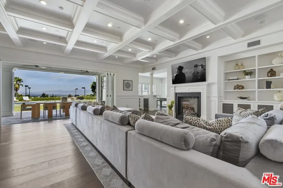 6 Bed 6 Bath Established Contemporary Home in Los Angeles, CA - 5