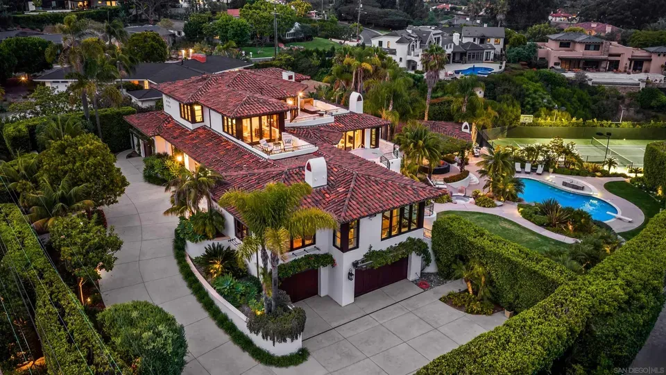 6 Bed 7 Bath Established Contemporary Home in San Diego, CA - 2