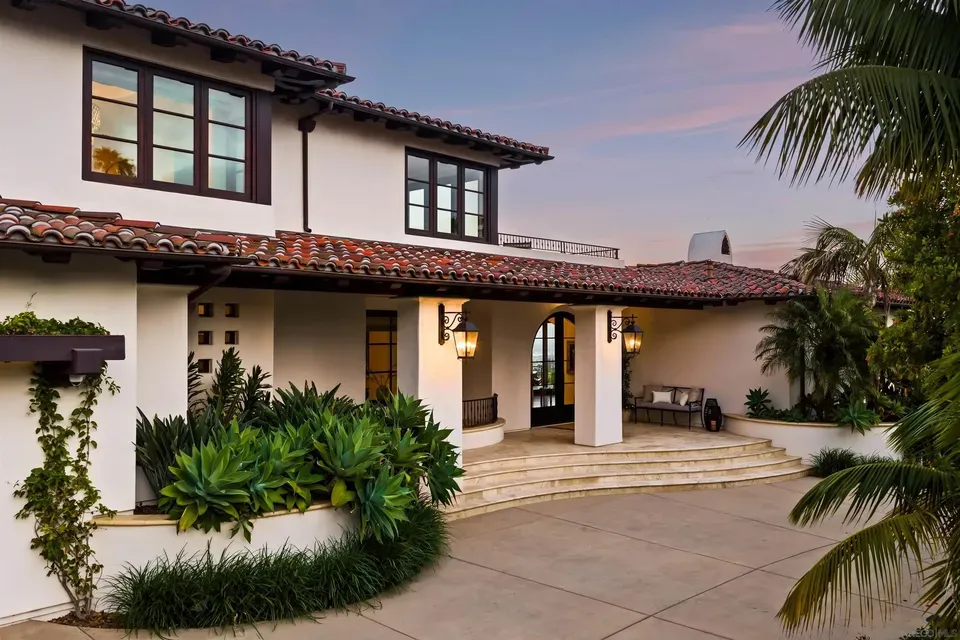 6 Bed 7 Bath Established Contemporary Home in San Diego, CA - 3