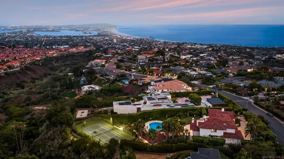 6 Bed 7 Bath Established Contemporary Home in San Diego, CA - 5