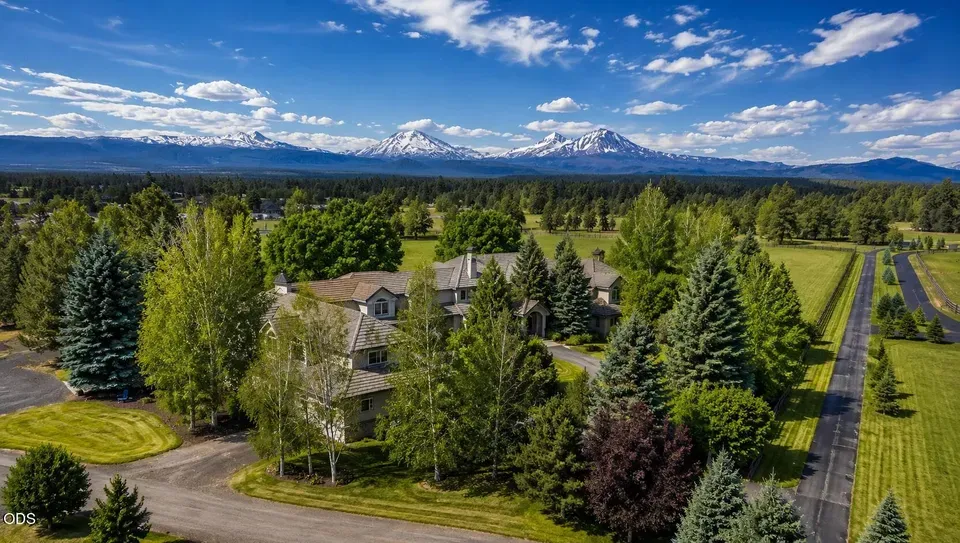 6 Bed 7 Bath Traditional Suburban Family Home in Bend, OR