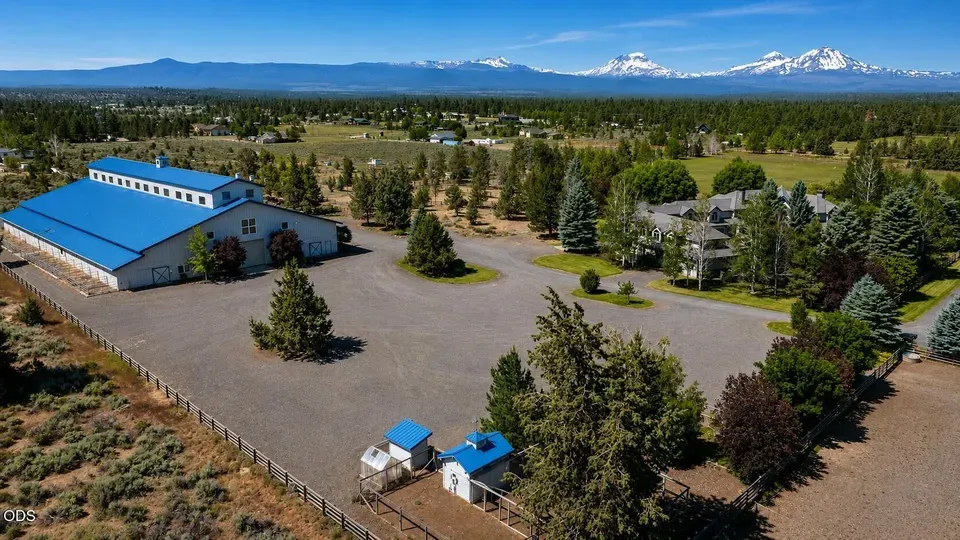 6 Bed 7 Bath Traditional Suburban Family Home in Bend, OR - 4