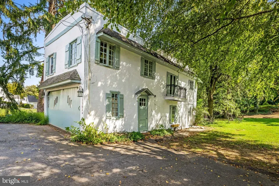 7 Bed 3 Bath Classic Historic Era Home in Baltimore, MD - 2