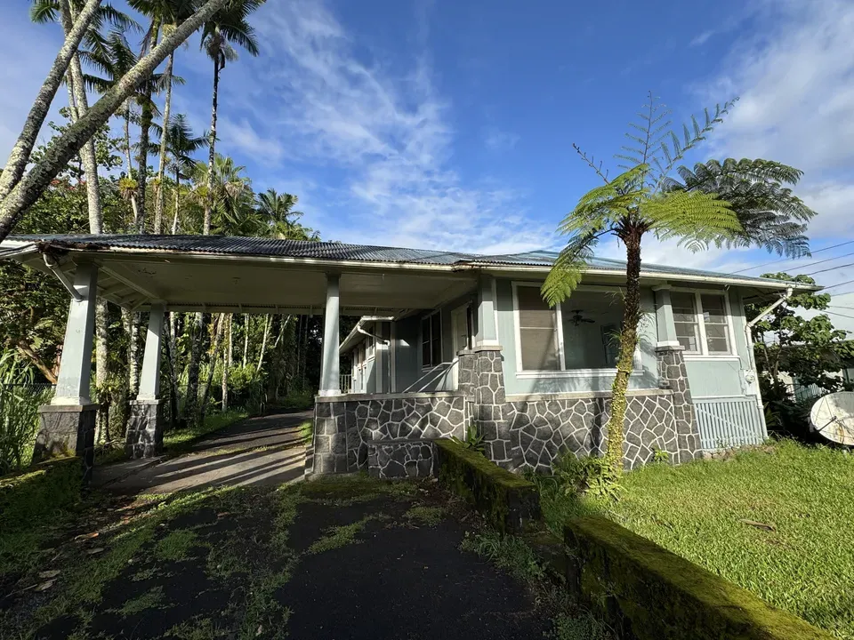 7 Bed 3 Bath Classic Historic Era Home in Hilo, HI