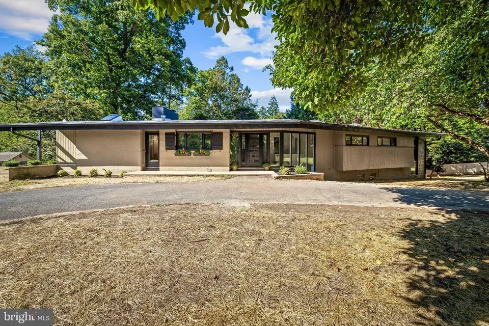 7 Bed 3 Bath Established Mid-Century Residence in Annapolis, MD