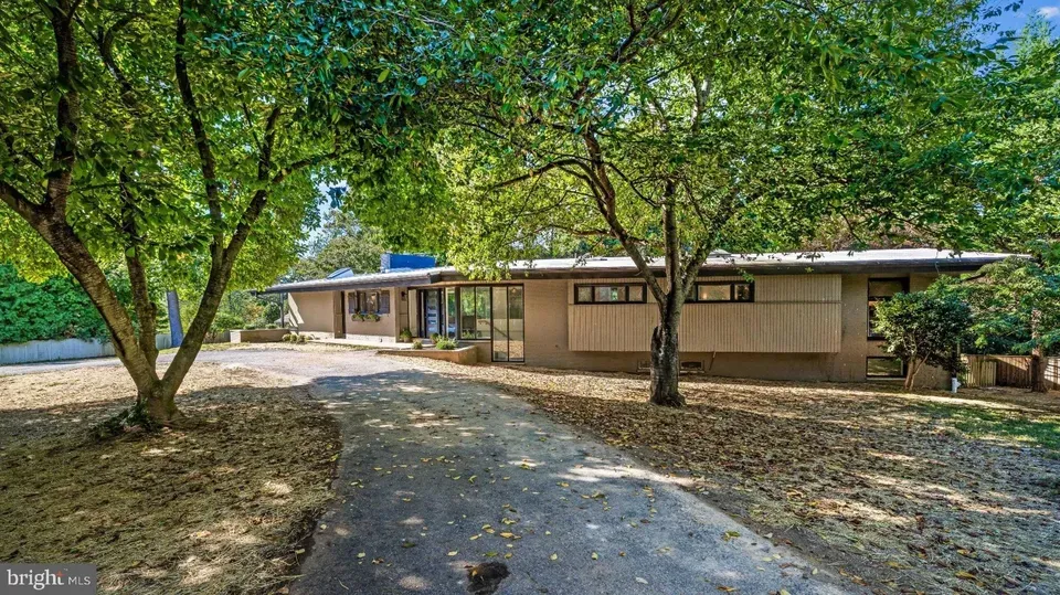 7 Bed 3 Bath Established Mid-Century Residence in Annapolis, MD - 2