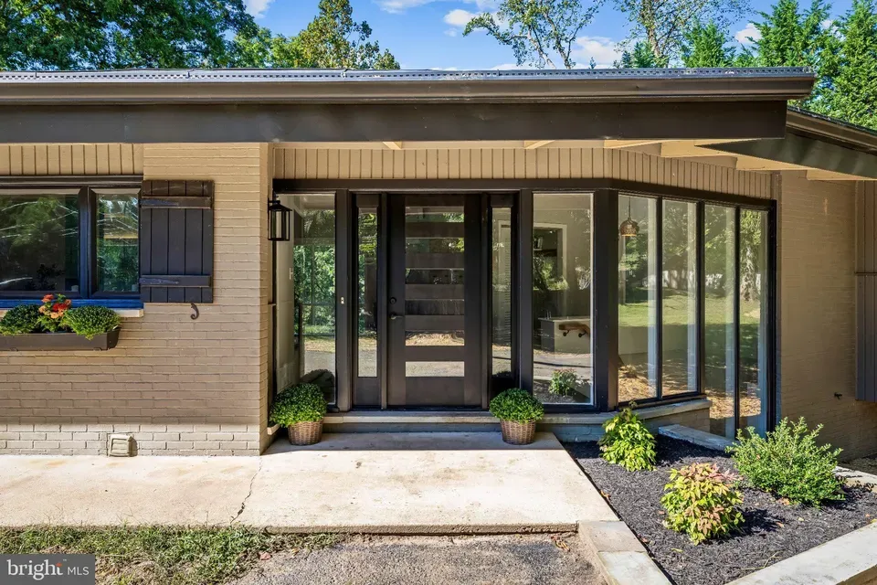 7 Bed 3 Bath Established Mid-Century Residence in Annapolis, MD - 4