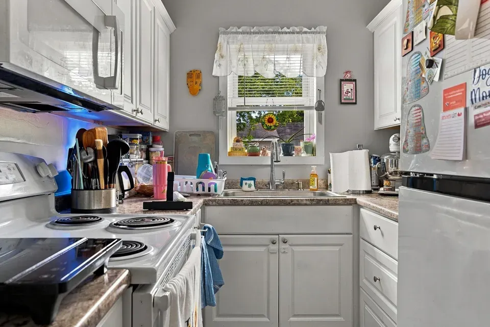 7 Bed 3 Bath Multi-Unit Residential Property in Manchester, NH - 4