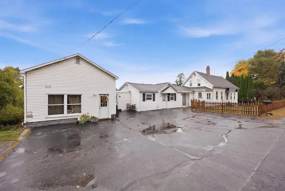 7 Bed 3 Bath Multi-Unit Residential Property in Manchester, NH - 2