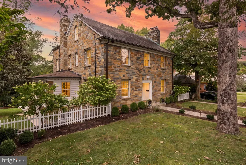 7 Bed 4 Bath Classic Historic Era Home in Washington, DC