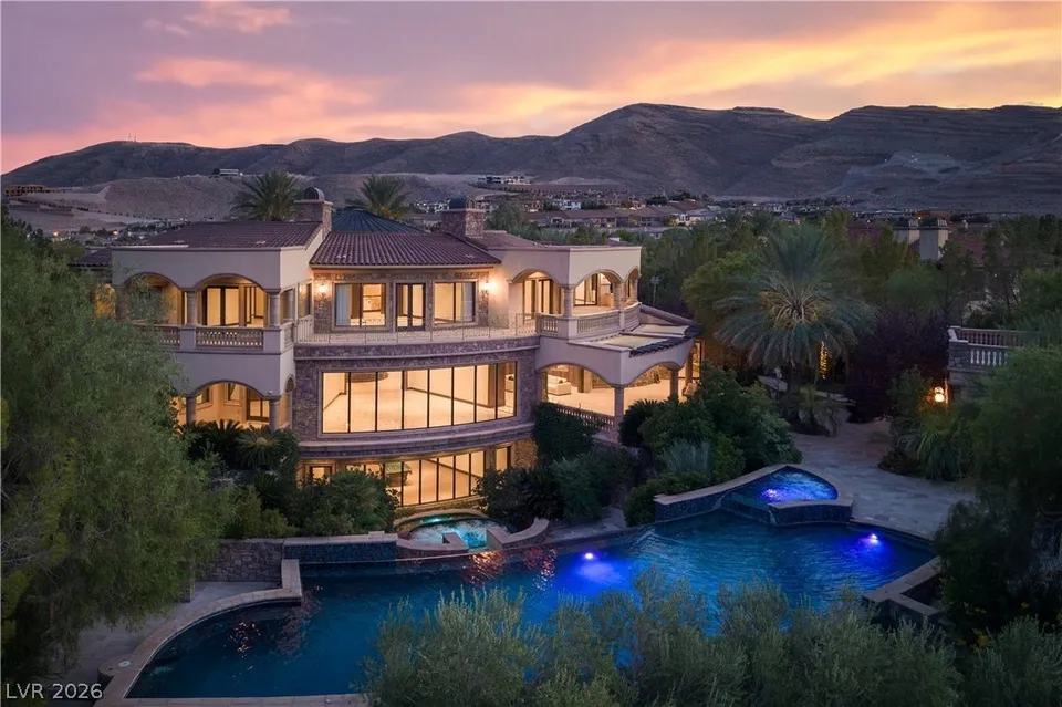 7 Bed 4 Bath Traditional Craftsman in Las Vegas, NV
