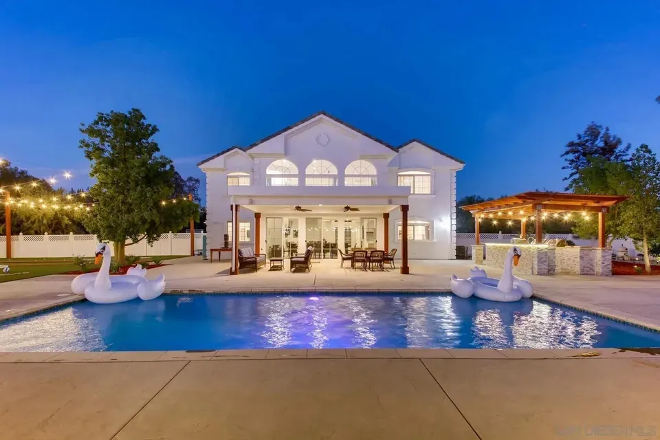 7 Bed 5 Bath Established Contemporary Home in Temecula, CA