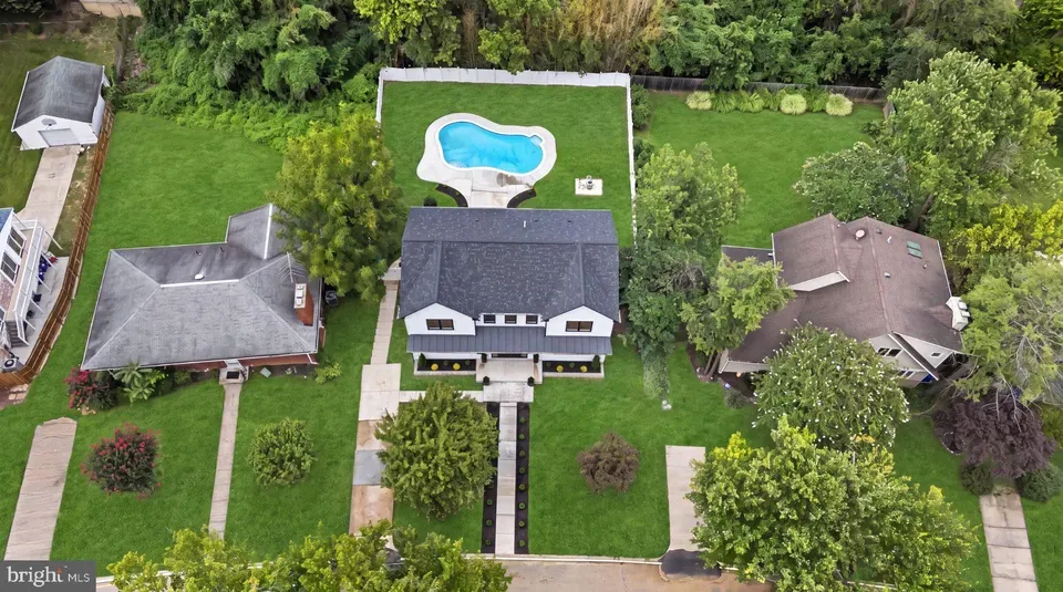 7 Bed 5 Bath Established Mid-Century Residence in Bethesda, MD - 2
