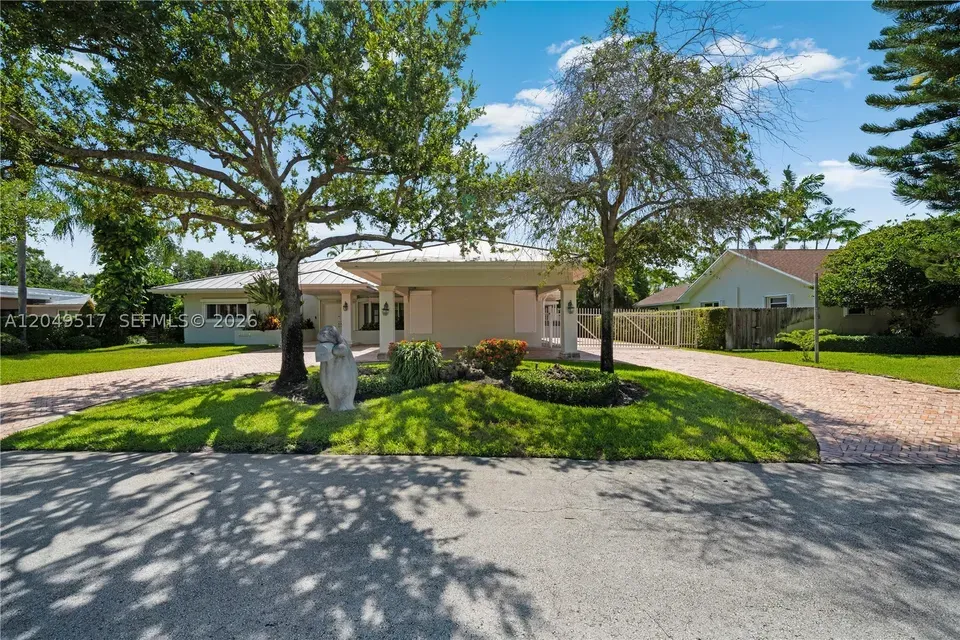 7 Bed 5 Bath Traditional Suburban Family Home in Coral Gables, FL - 1