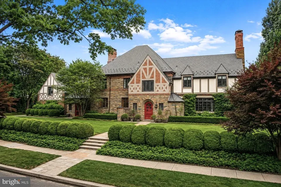 7 Bed 6 Bath Classic Historic Era Home in Washington, DC