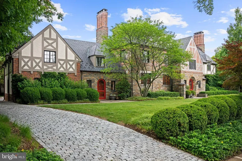 7 Bed 6 Bath Classic Historic Era Home in Washington, DC - 2