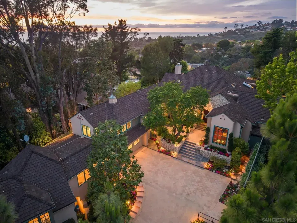 7 Bed 7 Bath Traditional Suburban Family Home in San Diego, CA - 3