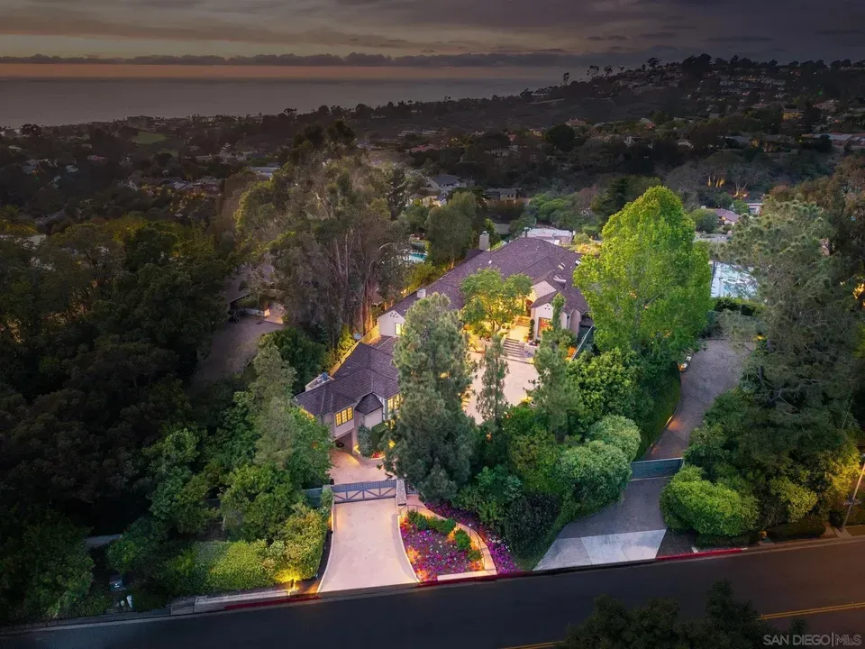 7 Bed 7 Bath Traditional Suburban Family Home in San Diego, CA - 5