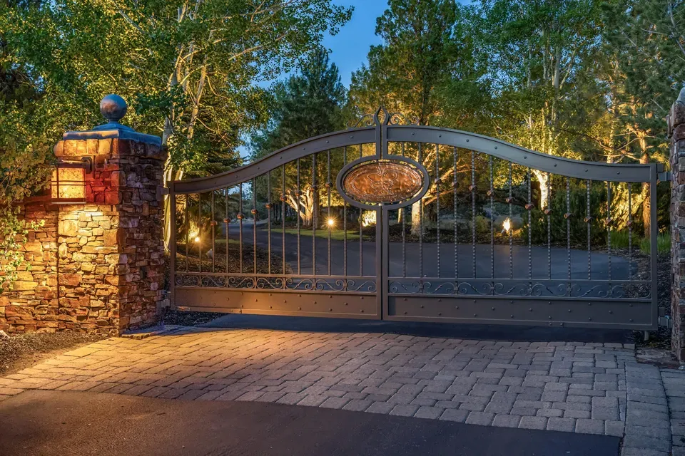 7 Bed 8 Bath Established Contemporary Home in Bend, OR - 3