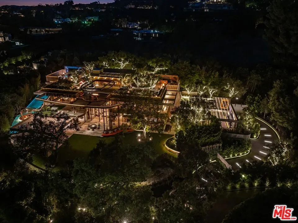 8 Bed 10 Bath Modern Architectural Estate in Los Angeles, CA - 1
