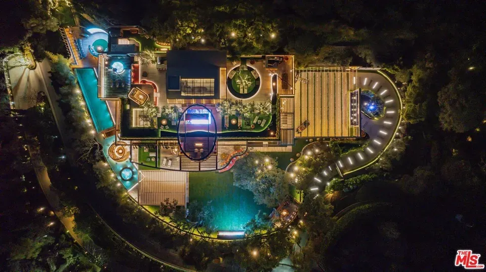 8 Bed 10 Bath Modern Architectural Estate in Los Angeles, CA - 2