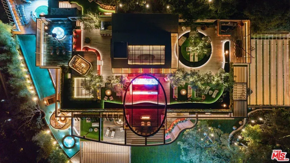 8 Bed 10 Bath Modern Architectural Estate in Los Angeles, CA - 3