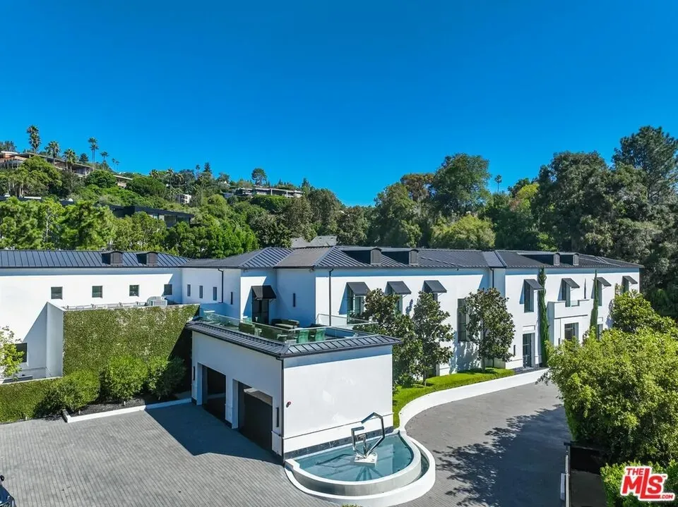 8 Bed 12 Bath Modern Architectural Estate in Los Angeles, CA - 2