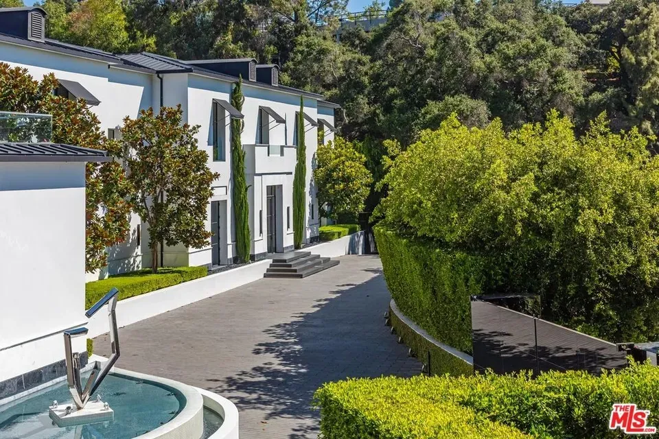8 Bed 12 Bath Modern Architectural Estate in Los Angeles, CA - 3