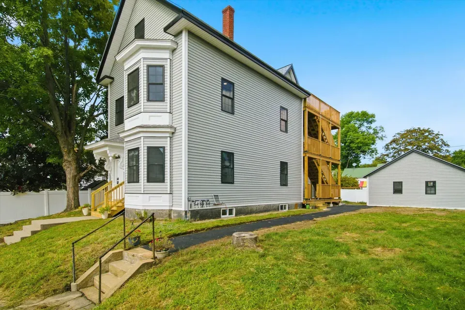 8 Bed 3 Bath Multi-Unit Residential Property in Manchester, NH - 2