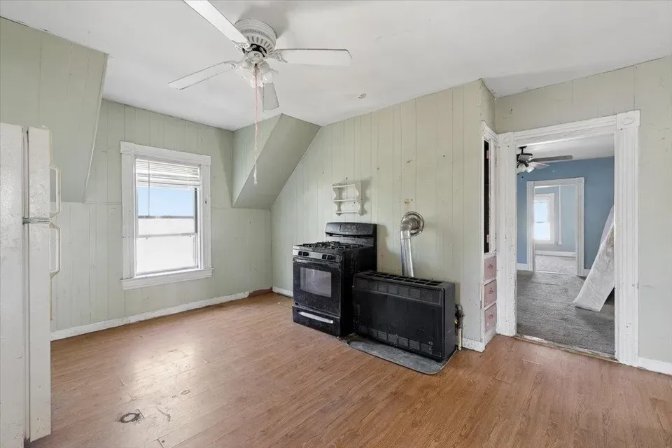 8 Bed 3 Bath Multi-Unit Residential Property in Manchester, NH - 2
