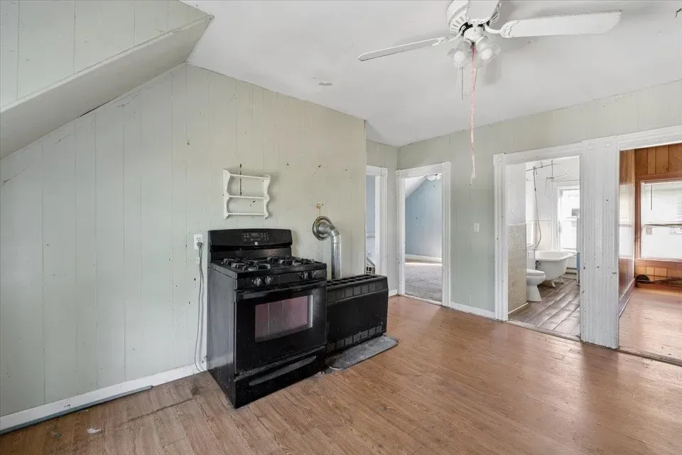 8 Bed 3 Bath Multi-Unit Residential Property in Manchester, NH - 4