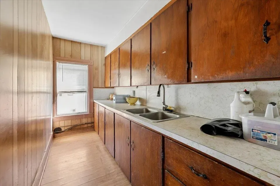 8 Bed 3 Bath Multi-Unit Residential Property in Manchester, NH - 5