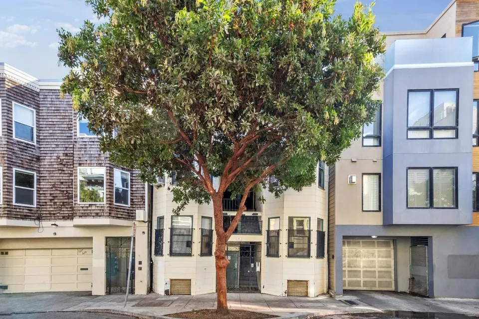 8 Bed 4 Bath Classic Historic Era Home in San Francisco, CA - 2