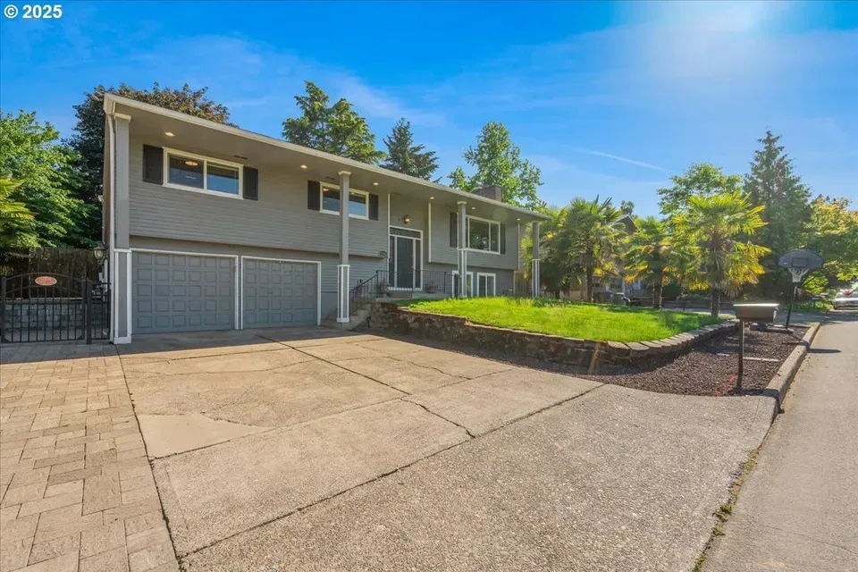 8 Bed 4 Bath Established Mid-Century Residence in Hillsboro, OR - 1
