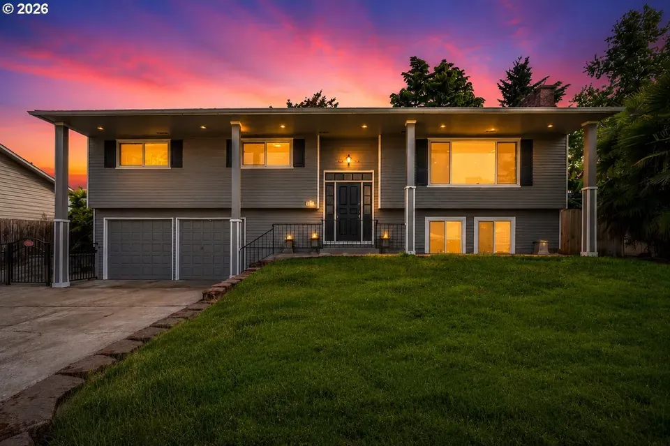 8 Bed 4 Bath Established Mid-Century Residence in Hillsboro, OR - 2