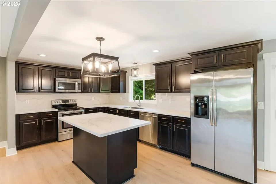 8 Bed 4 Bath Established Mid-Century Residence in Hillsboro, OR - 3