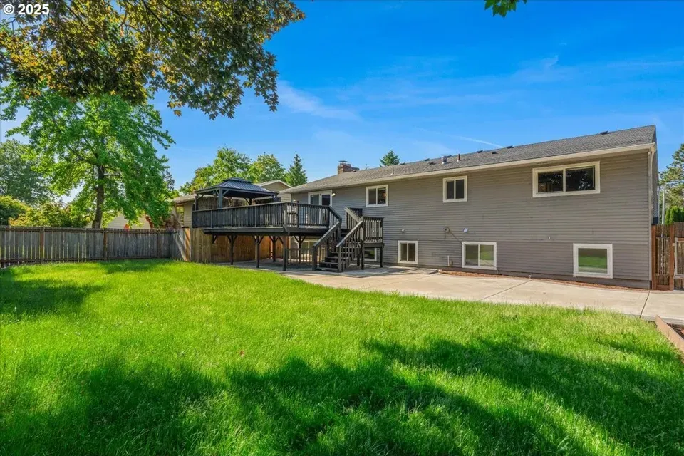 8 Bed 4 Bath Established Mid-Century Residence in Hillsboro, OR - 4