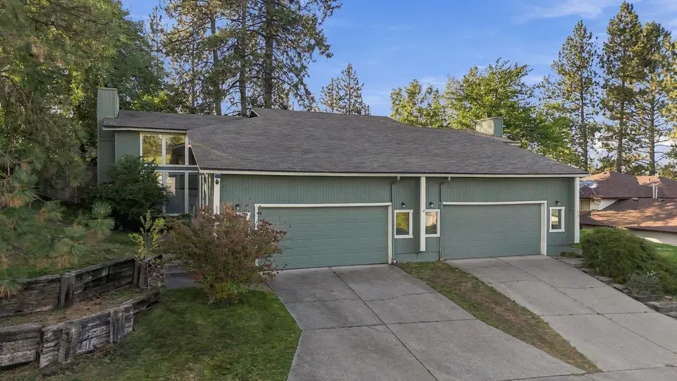8 Bed 4 Bath Multi-Unit Residential Property in Spokane, WA - 1