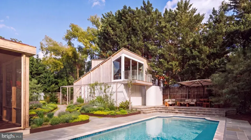 8 Bed 7 Bath Classic Historic Era Home in Washington, DC - 2